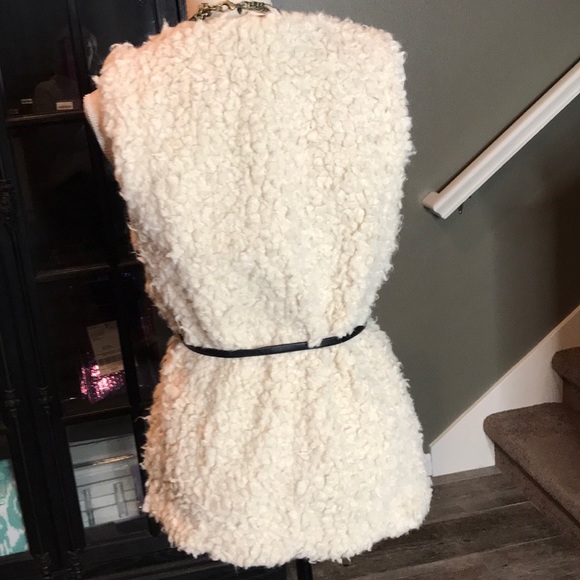 NWOT H&M Sherpa fuzzy cream vest with belt size Small - Picture 5 of 6